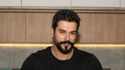 Турецкий актер Бурак Озчивит прилетел в Казань