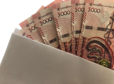 Зарплаты казахстанцев выросли: названы сферы и регионы с наибольшим приростом