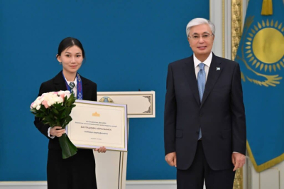 В Акорде школьникам вручили премии за призовые места на олимпиадах