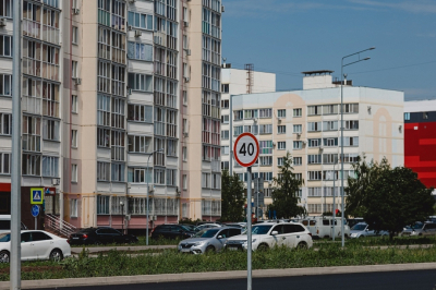 В Нижнекамске осудили водителя, который ездил по городу с символикой АУЕ*