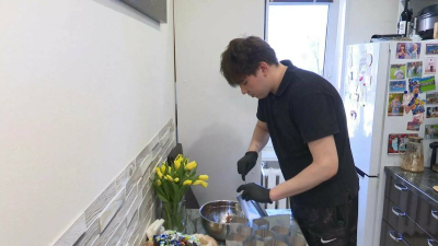 &laquo;Домашняя еда для передовой&raquo;: семья из Татарстана готовит каши и тушенку для бойцов