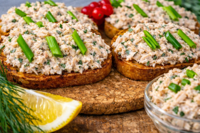 Если вы считали консервы недостойными &mdash; попробуйте это: рыбная намазка на бутерброды. Ну очень вкусно