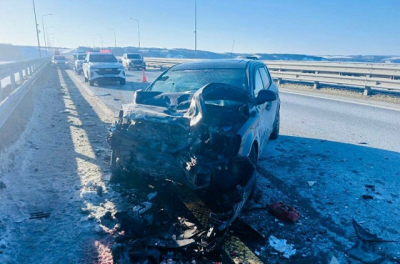 На трассе М-12 в Лаишевском районе столкнулись три авто &mdash; пострадали шесть человек