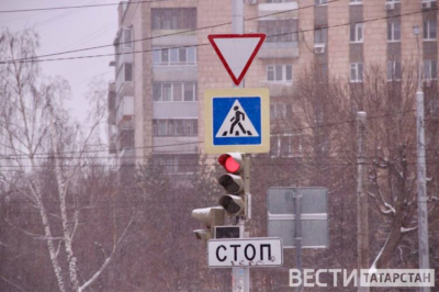 В Казани водитель &laquo;Лады&raquo; проехал на запрещающий сигнал светофора