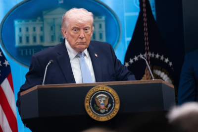 Трамп направил грозное послание Ирану на фоне блокады Ормузского пролива