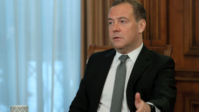 Медведев: ни одна армия в мире пока не может справиться с &laquo;роем дронов&raquo;