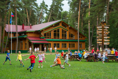 В Омской области упростили получение путевок в детские лагеря