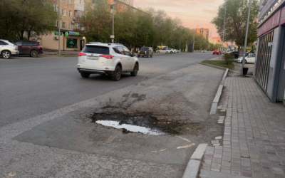 Народный репортер. Яма на остановке мешает подъезжать автобусам