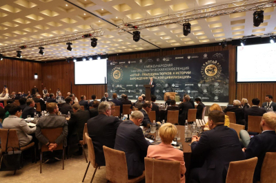 Ерлан Карин представил Казахстан на конференции в Горно-Алтайске