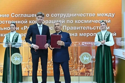 Минниханов подписал соглашение о сотрудничестве с &laquo;Роскосмосом&raquo; на ПМЭФ
