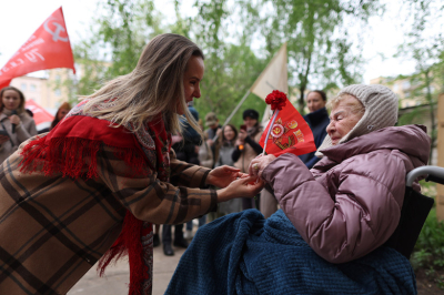100-летний ветеран рядом с Путиным: трогательные фото героев ВОВ на параде