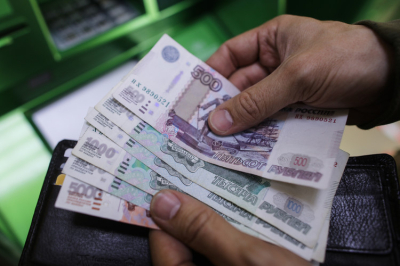 РБК: ФНС и&nbsp;Центробанк разрабатывают &laquo;красные флаги&raquo; для контроля переводов