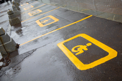 Общественник Иванов предложил запретить увольнять инвалидов