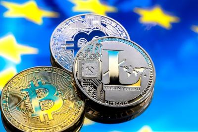 Биткоин растёт на 0,5% за сутки, оставаясь под давлением макрорисков